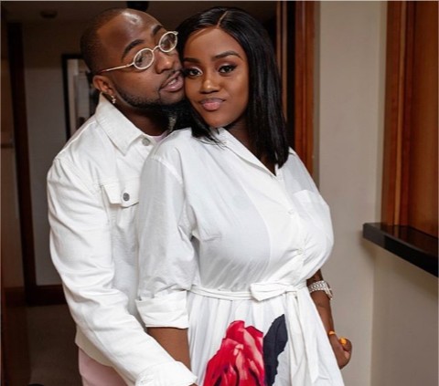 KEMI OLUNLOYO THREATENS TO RELEASE DAVIDO’S CHIOMA SEX VIDEO WITH PERUZZI.