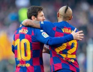 Messi Bids Farewell to Vidal as Midfielder is Set to Leave Barcelona.