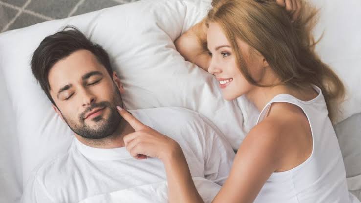 10 Things Men Do, Women Find Attractive