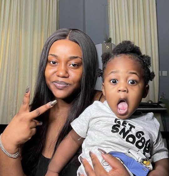 Davido’s Chioma Breaks Internet With Lovely Photos Of Her and Ifeanyi.