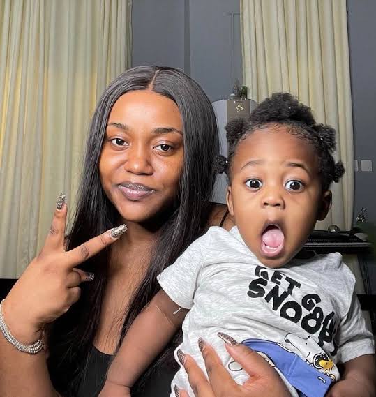 Davido’s Chioma Breaks Internet With Lovely Photos Of Her and Ifeanyi.