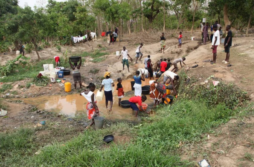 Water Scarcity in some Abuja Communities As Residents Resort To Streams (Photos)