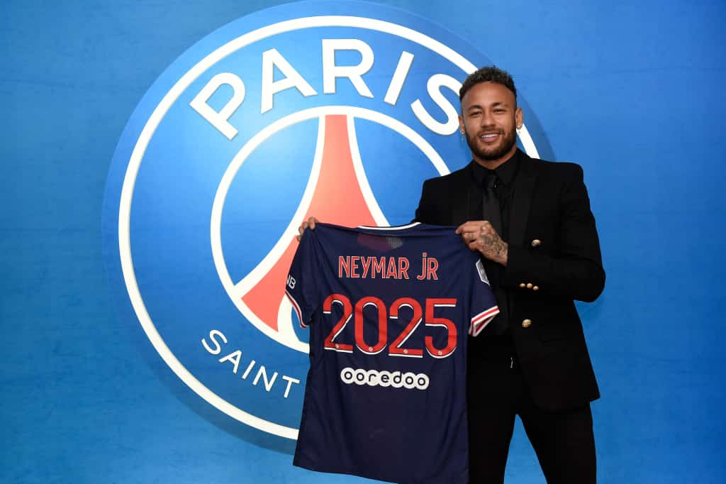 Neymar extends contract with PSG