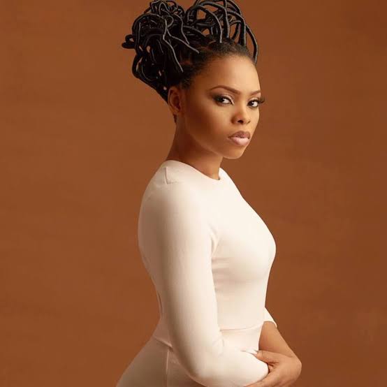 Watch viral video of secular turned gospel singer, Chidinma preach to men at the beer parlour.