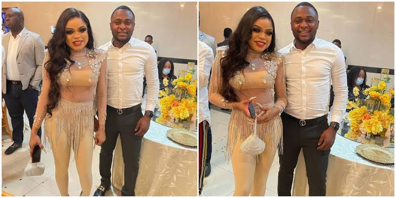 Fans react as Bobrisky’s surgical hips is absent in unedited photos shared online.
