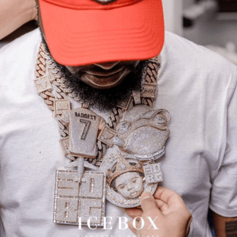 Davido Shows Off His Diamond Neckpieces Worth Over  Million (Photos)