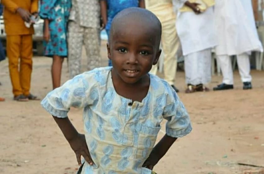 Remember the little boy who photobombed a couple’s wedding in 2017? Look at him in 2021 (photos)