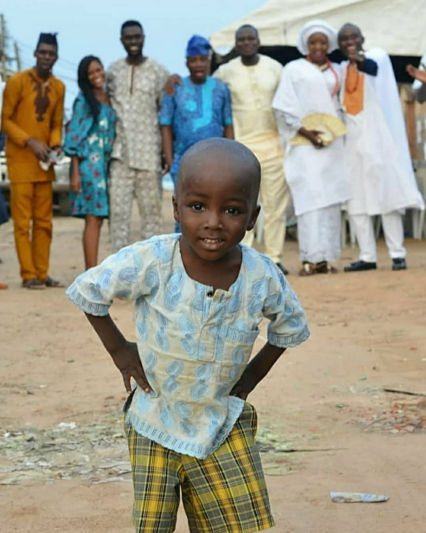 Remember the little boy who photobombed a couple’s wedding in 2017? Look at him in 2021 (photos)