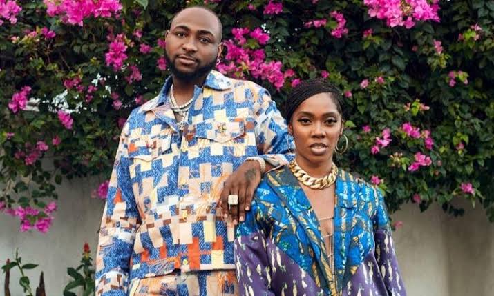 Davido hails Tiwa Savage, as she uses her son’s school fees to purchase jewelleries worth millions. (VIDEO)