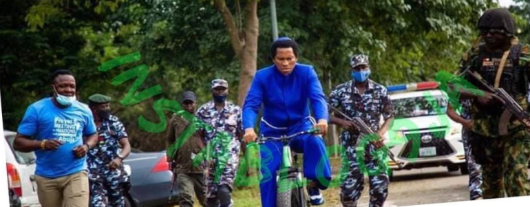 <div>REACTIONS As Abuja-based Pastor Arrives At An Event On His Bicycle & Heavy Security</div>