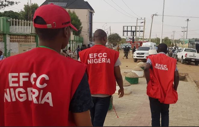 Drama As EFCC Arrests Two Herbalists, 24 Others In Ibadan Over Cybercrime