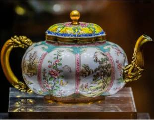 18th Century Teapot Used By Chinese Emperor Sold Over £2 Million At Auction (Pix)