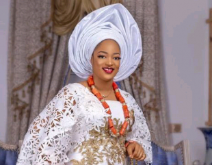 Queen Naomi replies critics, asks them to allow peace reign because of her son with Ooni of Ife.