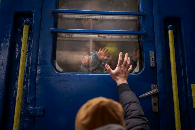 Emotional moment as little Ukrainian boy cries as his father gets set to leave for war.