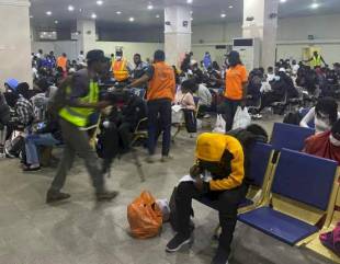 Third batch of Nigerian evacuees from Ukraine land in Abuja (photos)