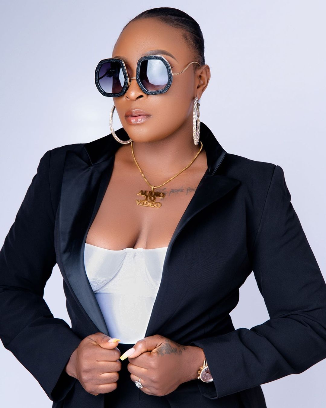 Blessing Okoro flaunts her new butt days after her plastic surgery (Video)