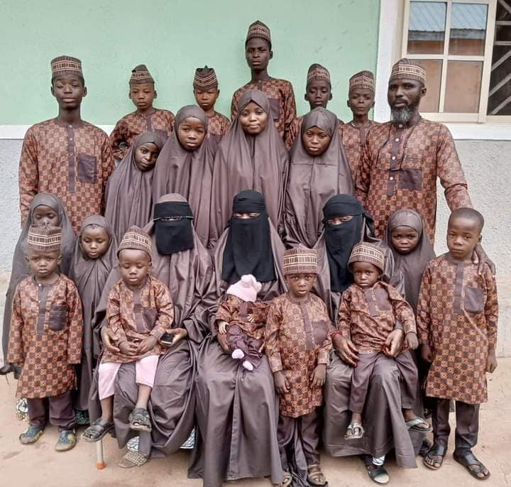 A Nigerian man celebrates Sallah with his 19 Kids, and three wives (Photos)