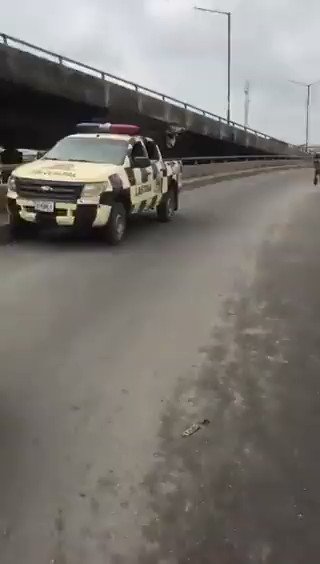 Man Angrily Confronts LASTMA Operatives For Driving ‘One-Way’ (Video)