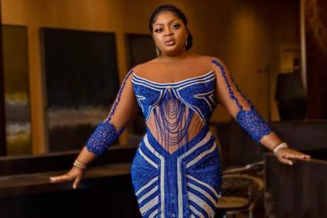 <strong>Eniola Badmus Shares Stunning Body Transformation Photos Ahead Of Birthday</strong>