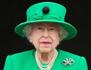 <strong>Royal Family Website Crashes As Queen’s Health Fears Spark Internet Meltdown</strong>