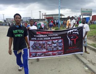 Youths in Warri stage protest against EFCC (video)