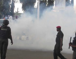 EndSarsMemorial: Police Fires Tear Gas at Lekki toll-Gate Protesters (Video)