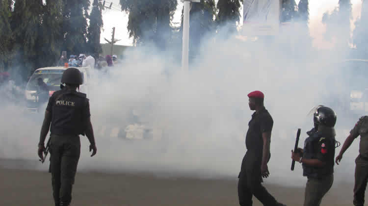 EndSarsMemorial: Police Fires Tear Gas at Lekki toll-Gate Protesters (Video)