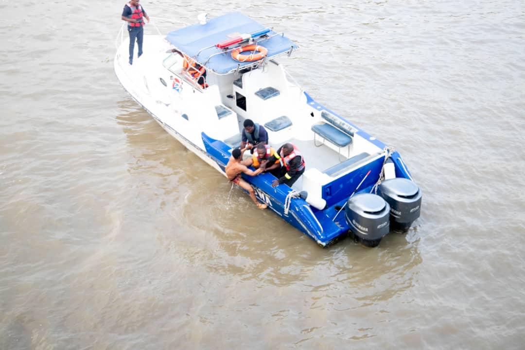 Lady jumps into Lagos lagoon after chatting with fiancé