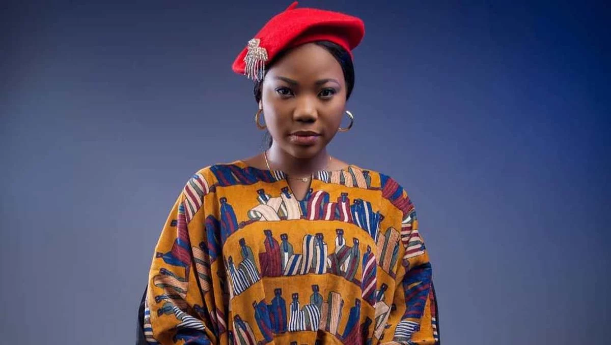 Mercy Chinwo, others reacts as church choir messes up her song
