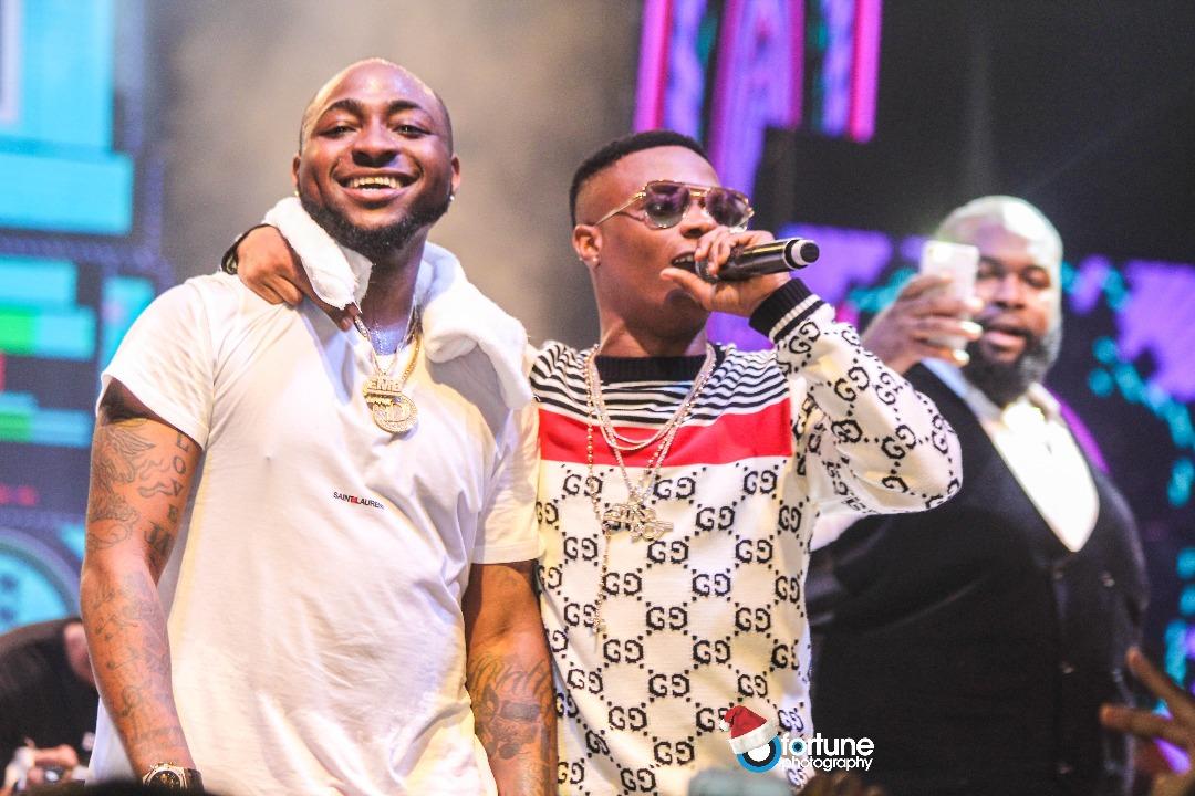 Davido praised for prompt attendance at concerts amidst backlash following Wizkid’s absence in Ghana