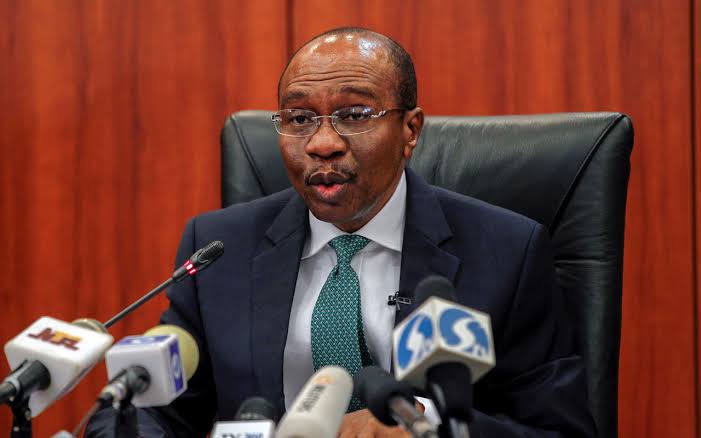 Emefiele bows to pressure, says commercial banks will accept old notes after February 10