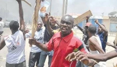 Angry mob attack banks in Sagamu over cash scarcity