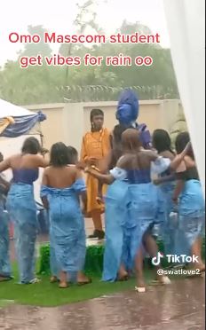 Asoebi Ladies Dance Under The Rain With Bride During Her Traditional Wedding Ceremony (Video)