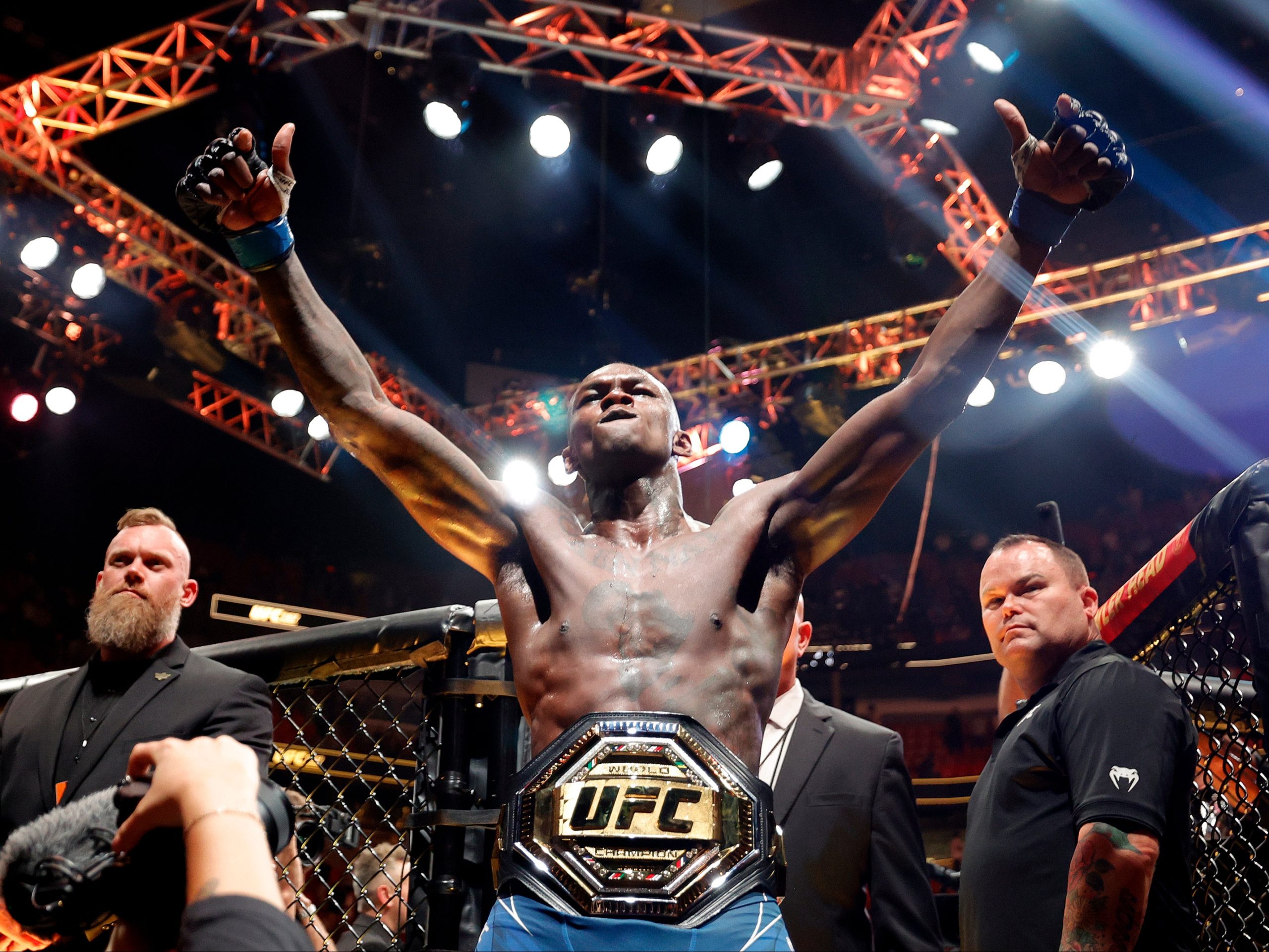 Isreal Adesanya Knocks Pereira Out, Reclaims UFC Middleweight Title