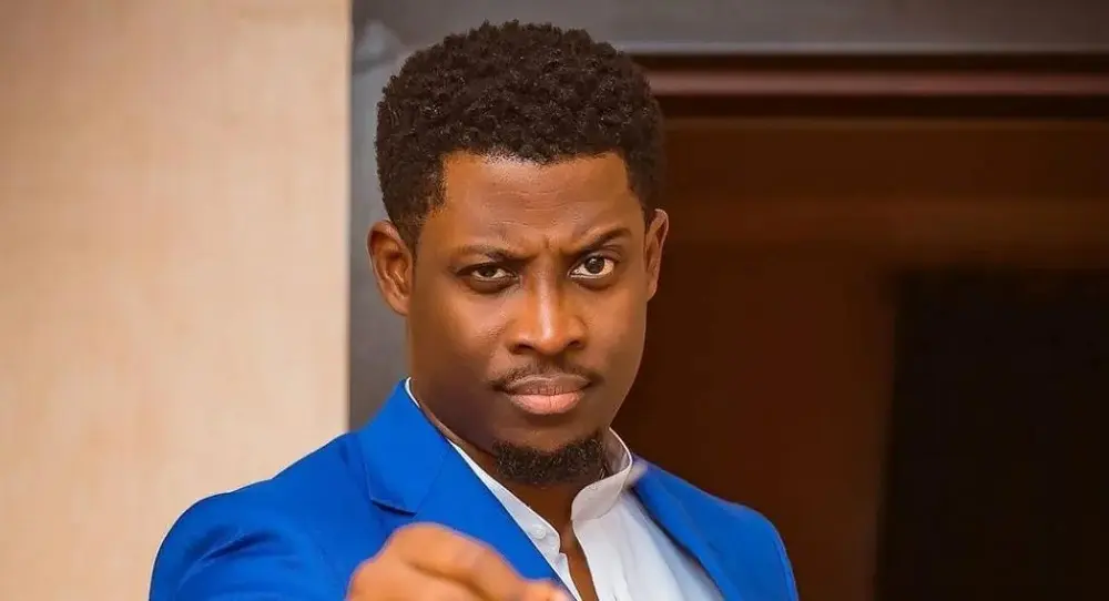 Emotional Seyi Awolowo Apologizes for Misogynistic Comment on BBNaija, Breaks Down in Tears (Video)