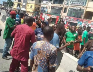 Angry Lagos Residents Protest After Pregnant Woman and Two Children Were Killed (Videos)