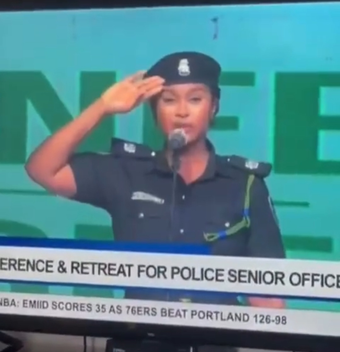 Nigerian Policewoman’s National Anthem Blunder Goes Viral, Sparks Online Reactions (Video)