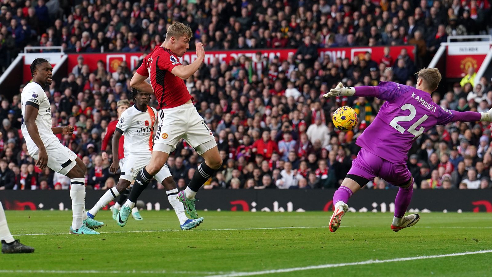 Man Utd Receives Double Injury Boost Ahead of Clash with Galatasaray in the UCL