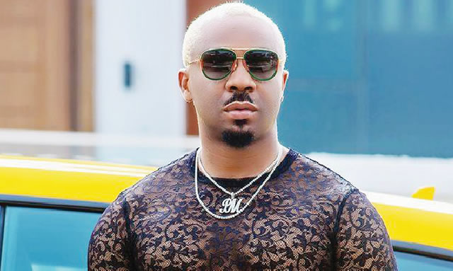 Pretty Mike Shocks People As He Arrives At An Event With A Lady Locked In A Suitcase (Video)