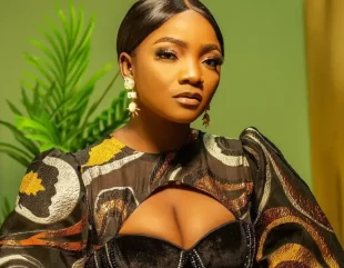 Simi Issues Apology Following Controversy Over Poolside Swimsuit Outfit (Watch Video)