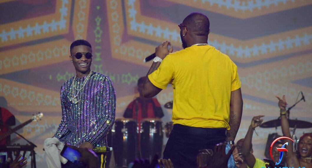 Reactions as Davido and Wizkid finally reunite after long-term beef