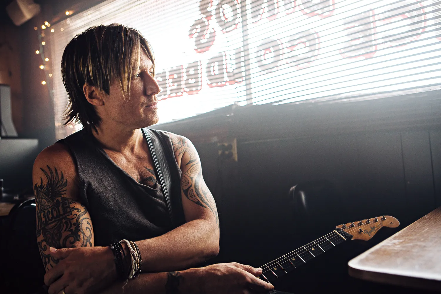 Keith Urban’s Biography – From Early Life to Musical Triumphs, Family, and Net Worth”