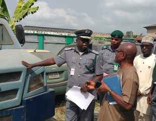 Customs Intercepts Bullion Van Loaded with Smuggled Rice and N24 Million in Ogun State