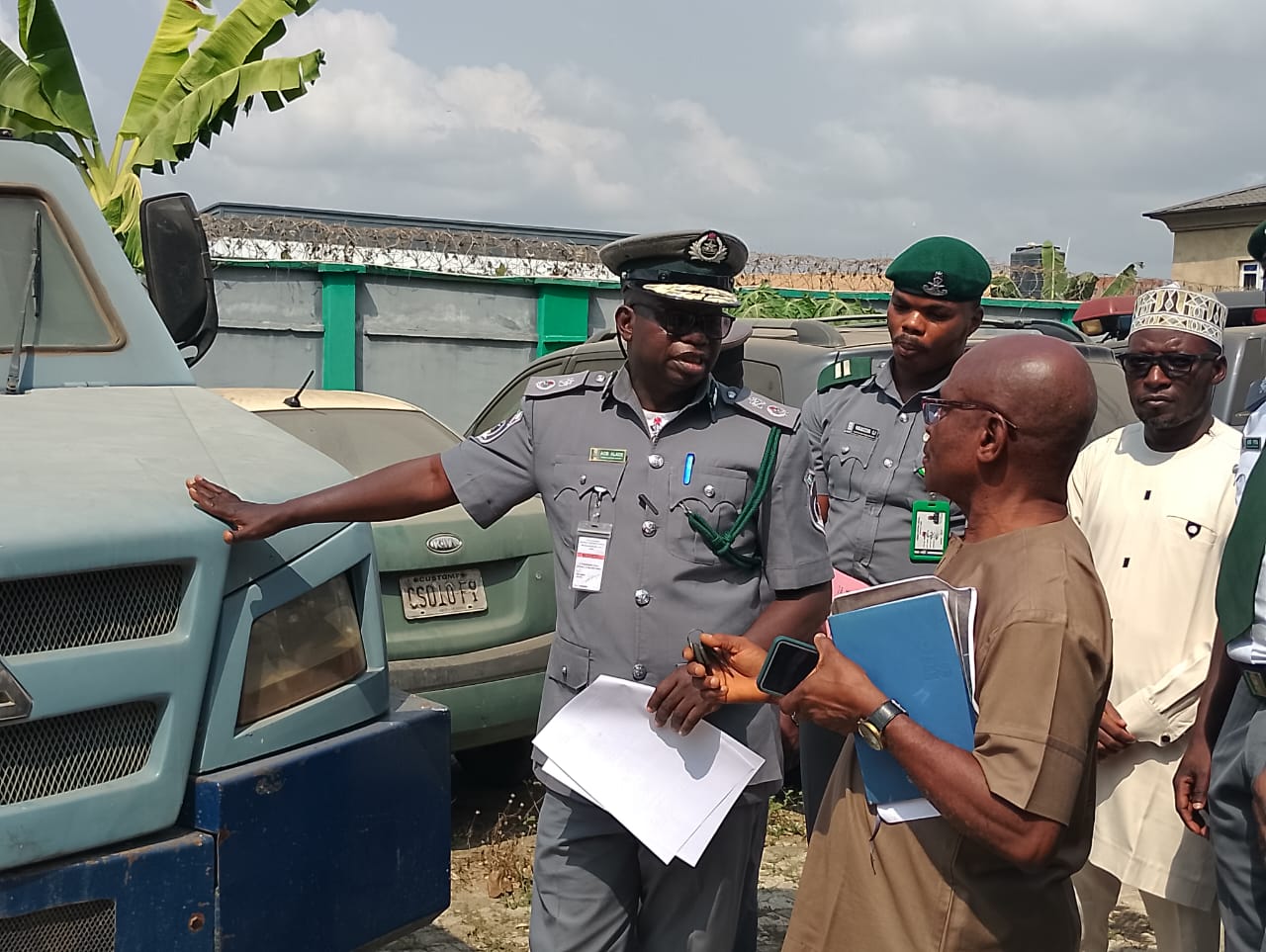 Customs Intercepts Bullion Van Loaded with Smuggled Rice and N24 Million in Ogun State