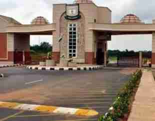 “We didn’t shoot anyone” – EFCC denies shooting students during operation at Kwara varsity