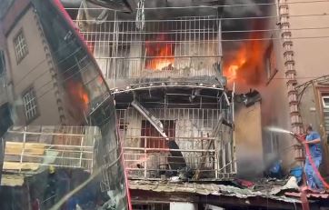 Fire Engulfs Three Buildings in Idumota, Lagos (video)