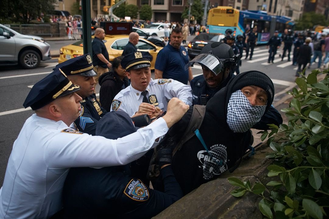 Pro-Palestinian Demonstrators Try to Disrupt New York’s Met Gala (Videos)