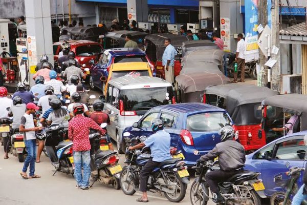 Fuel Price Surge: Long Queues Form as Petrol Reaches ₦‎1,100/Litre in Abuja and Beyond